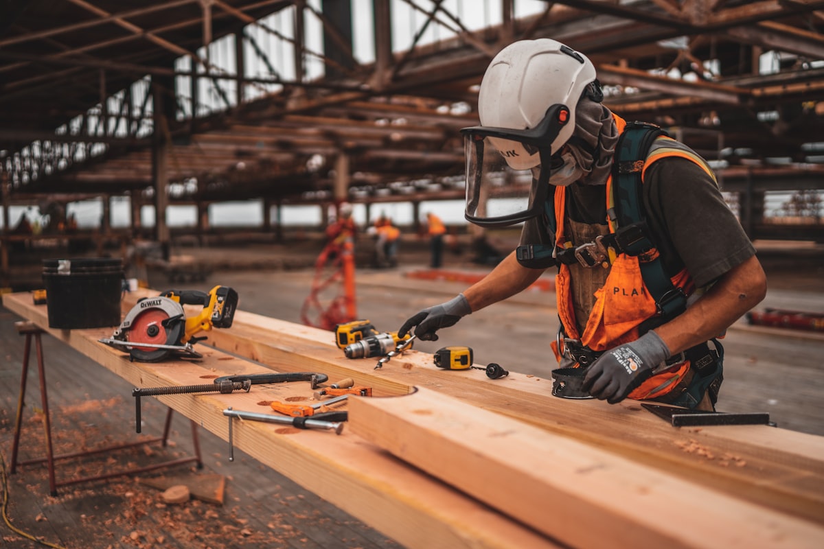 Professional site measurements with detailed condition notes and observations